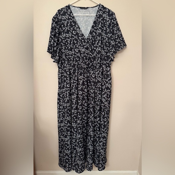 BloomChic Black & White Floral Maxi Dress Women’s US 20 V-Neck Short Sleeve Slit - Picture 3 of 9